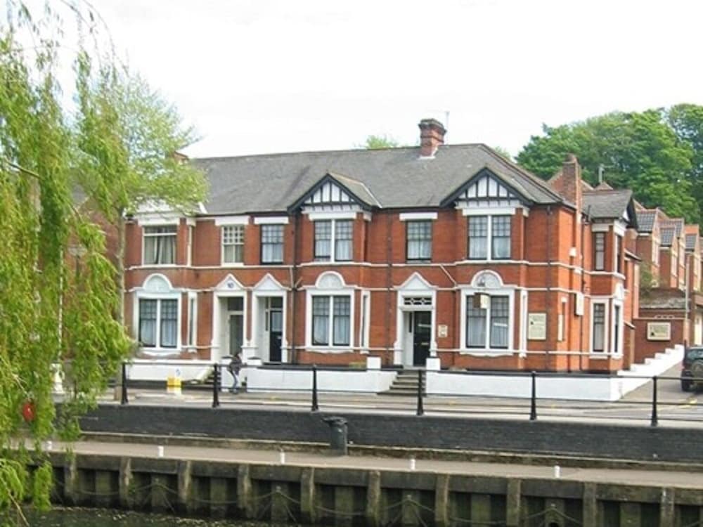 Central Hotel 4/63