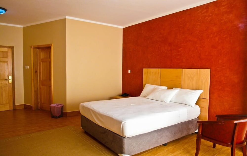Tropical Enclave Hotel 13/60
