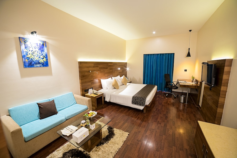 DELUXE, DOUBLE OR TWIN BED