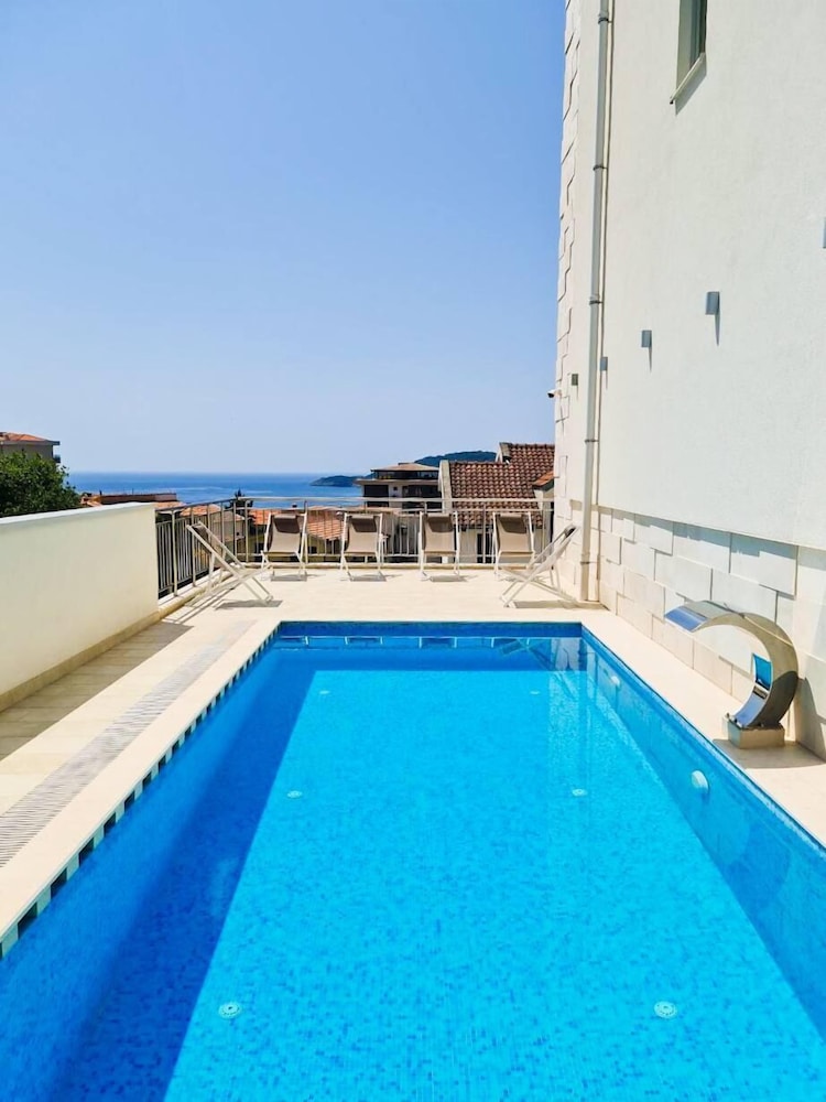 Hotel Larimar 42/50