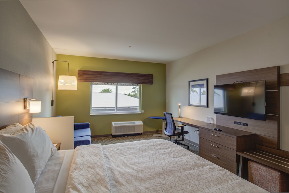 HOLIDAY INN EXPRESS FORT WALTON BEACH CENTRAL 24/47