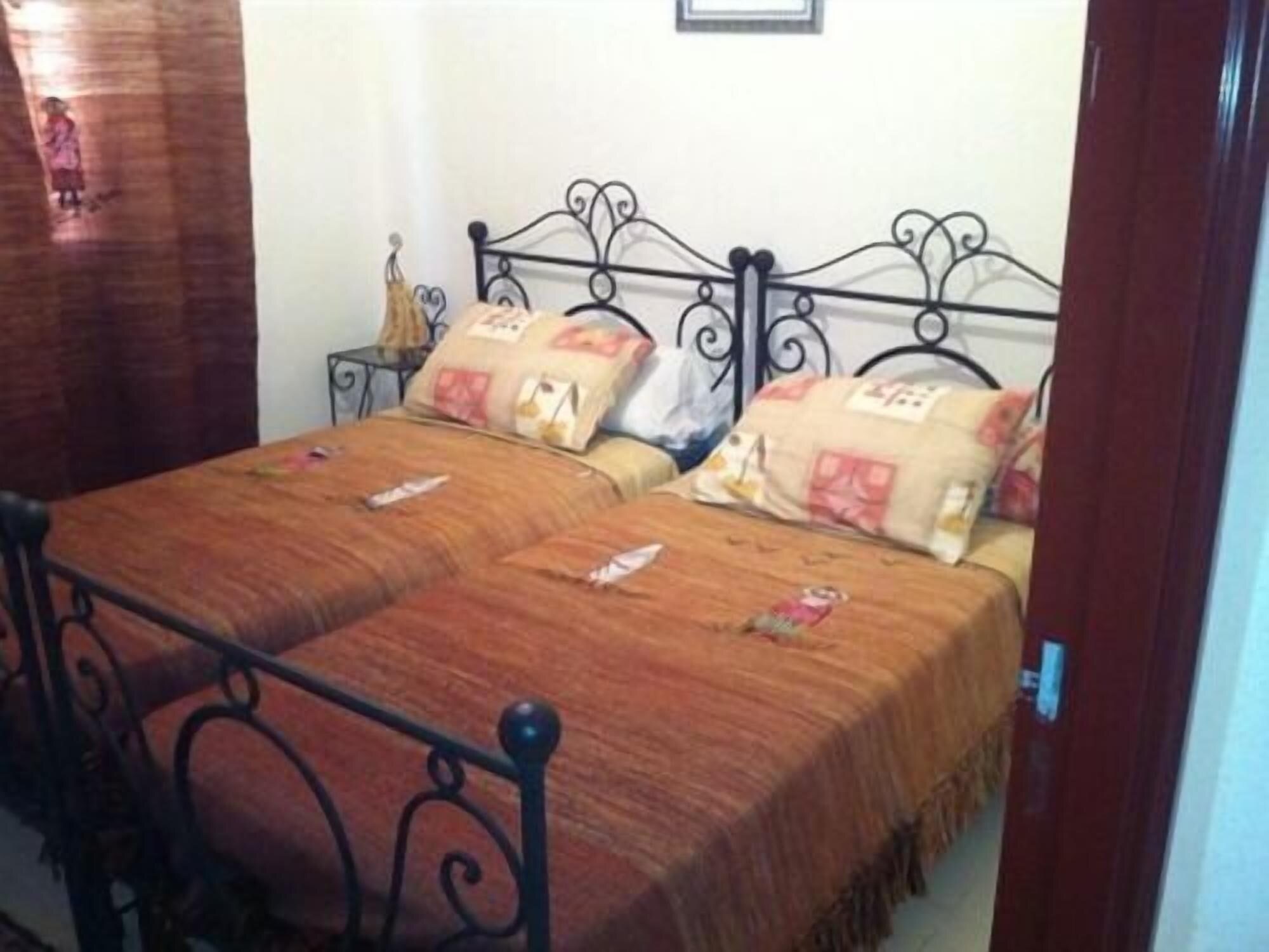 BASIC, TWIN BEDS
