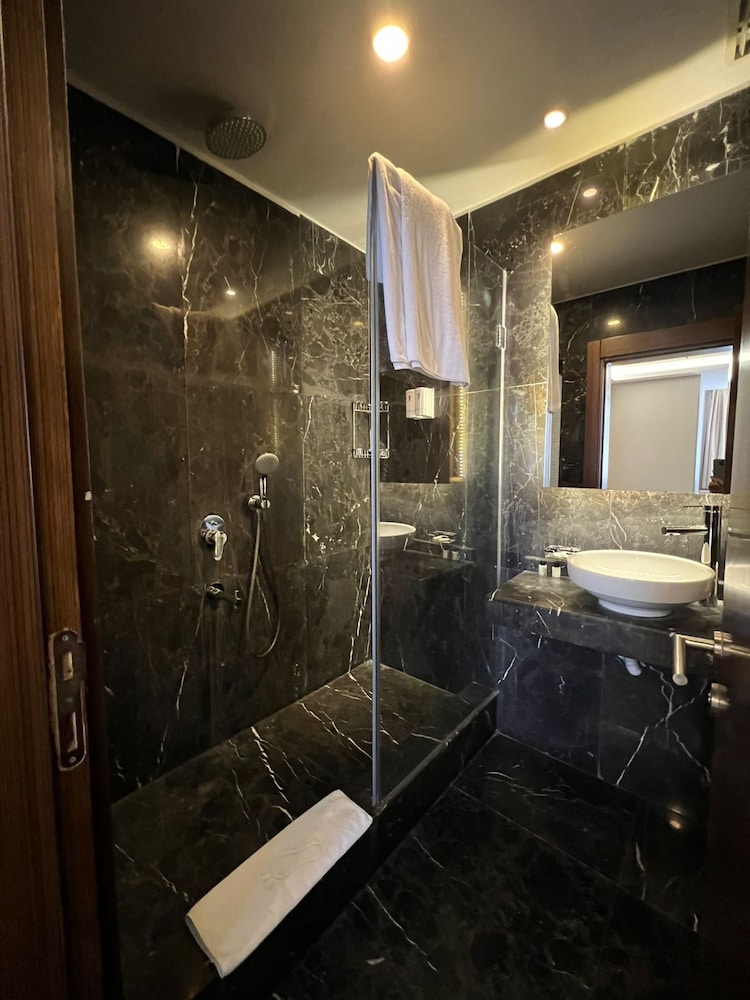 Deluxe, Studio, 1 Single and 2 Queen Beds، Grand Star Hotel Bosphorus 5/6
