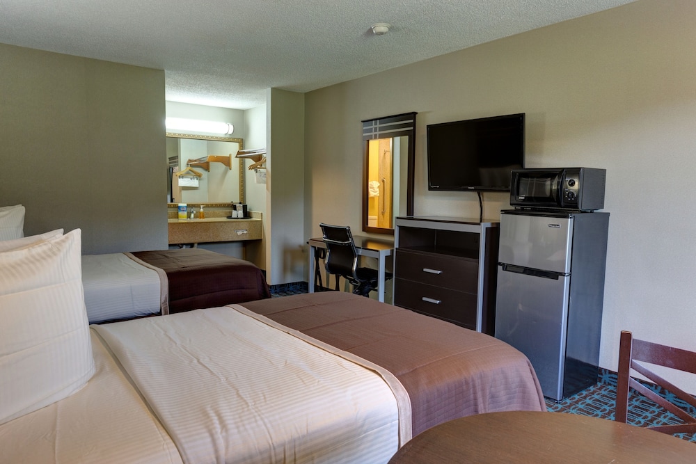 Deluxe Inn Fayetteville 14/61