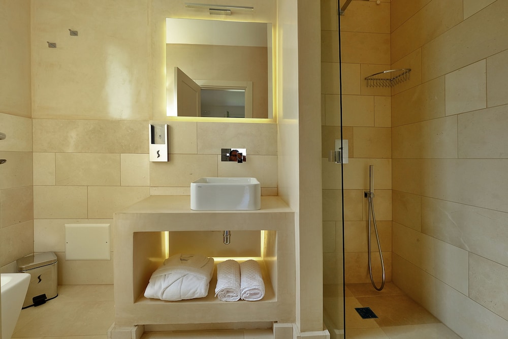 Montiro Hotel 48/48