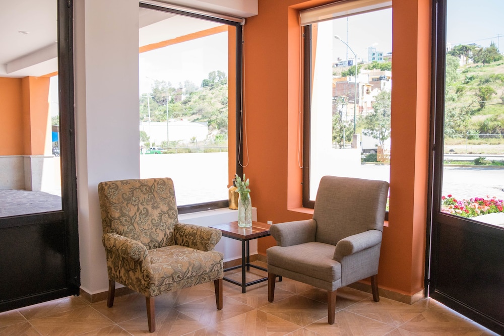 Hotel La Estacion 25/31
