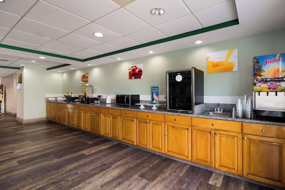 Quality Inn & Suites North Myrtle Beach 13/61
