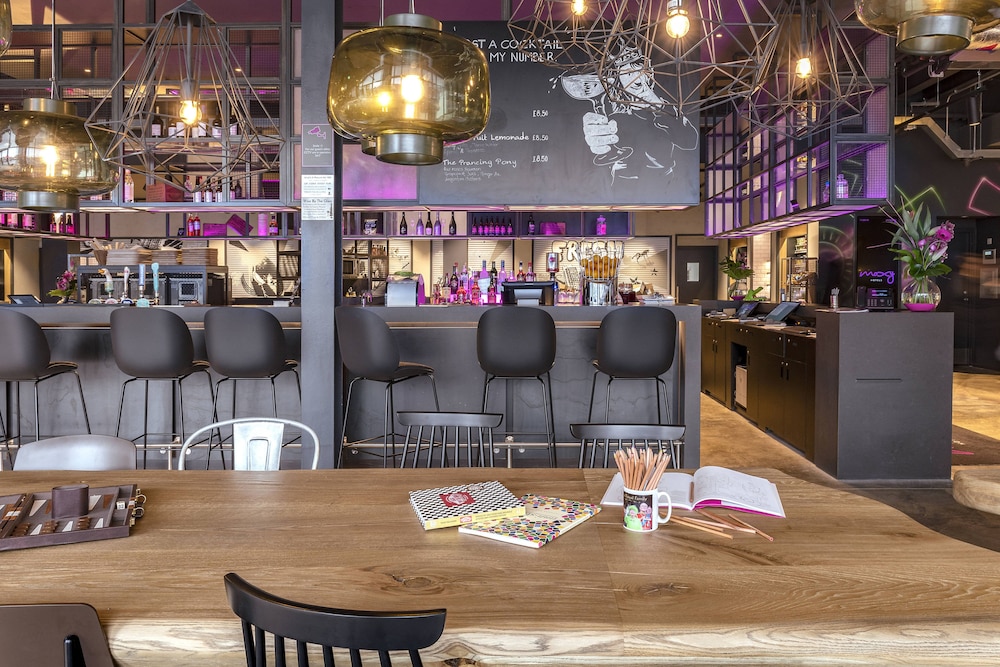 MOXY LONDON HEATHROW AIRPORT 35/39
