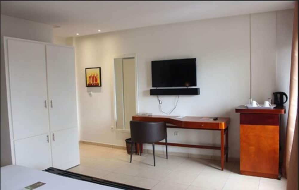 Douala Design Hotel 32/36