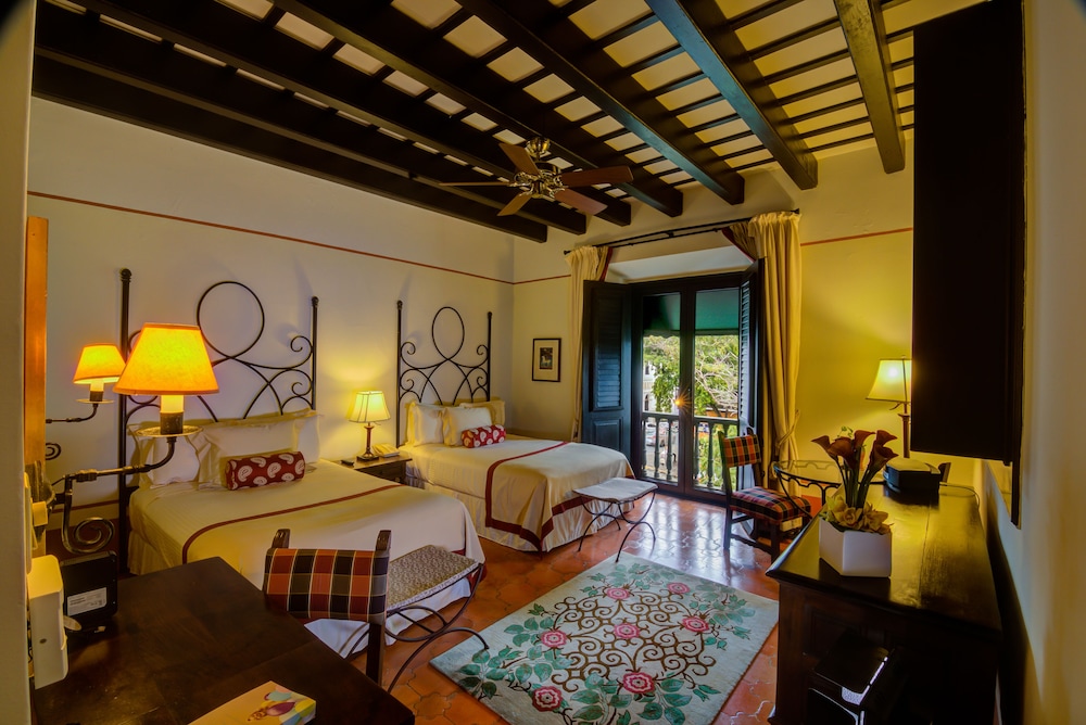 El Convento Hotel 49/75