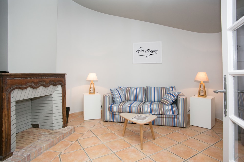 Le Relais Des Trois Mas 23/44