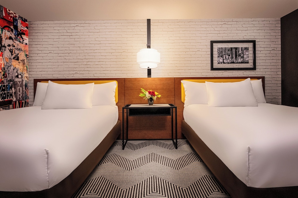 SOHO, 2 QUEEN BEDS
