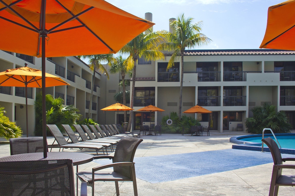 Miami Lakes Hotel 42/48