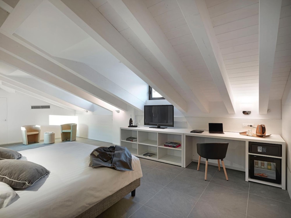 Boutique Hotel Touring 25/68