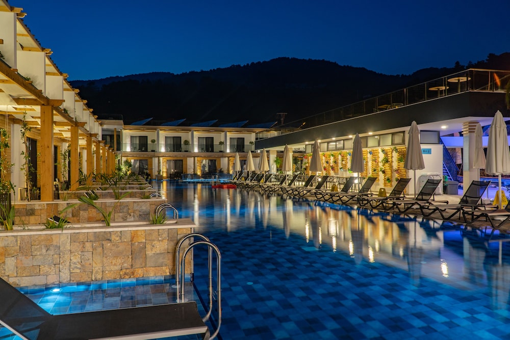 L HOTEL SARIGERME 44/48