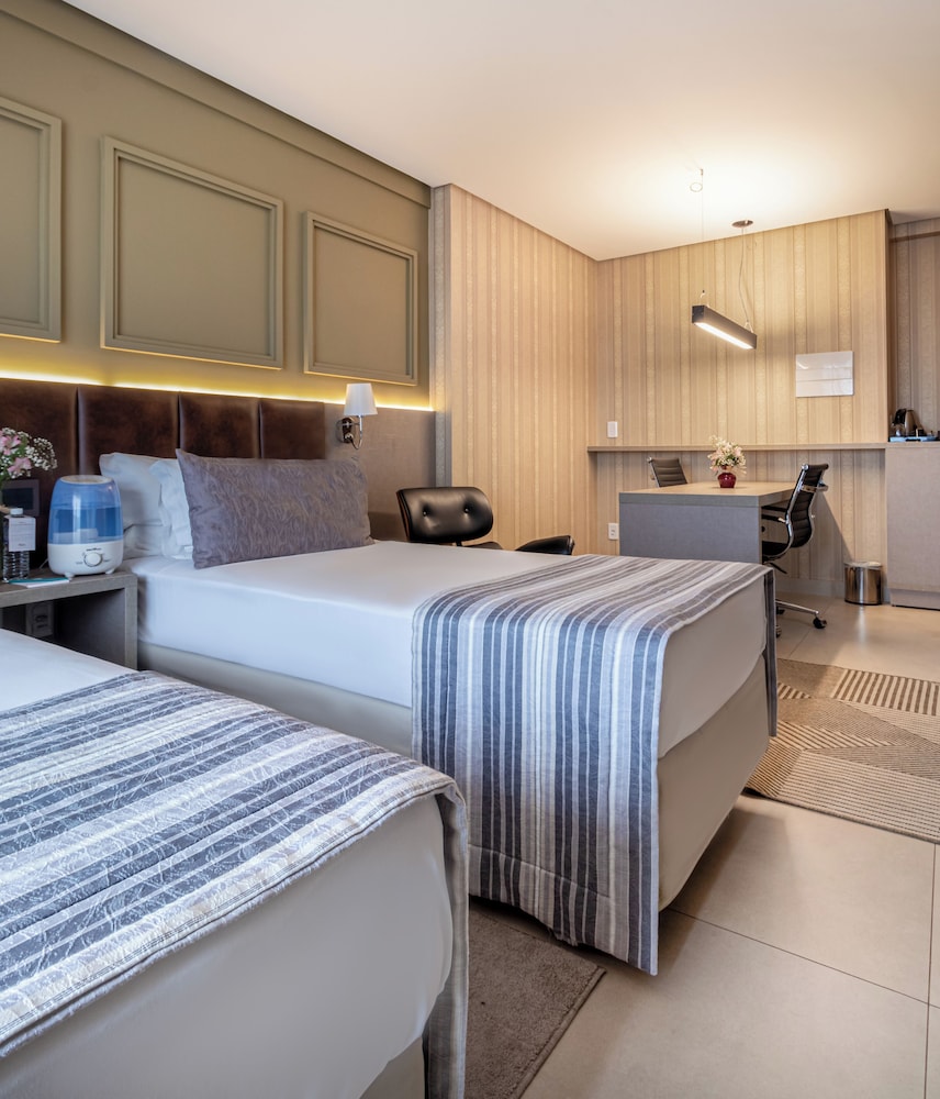 Deluxe, Twin Beds