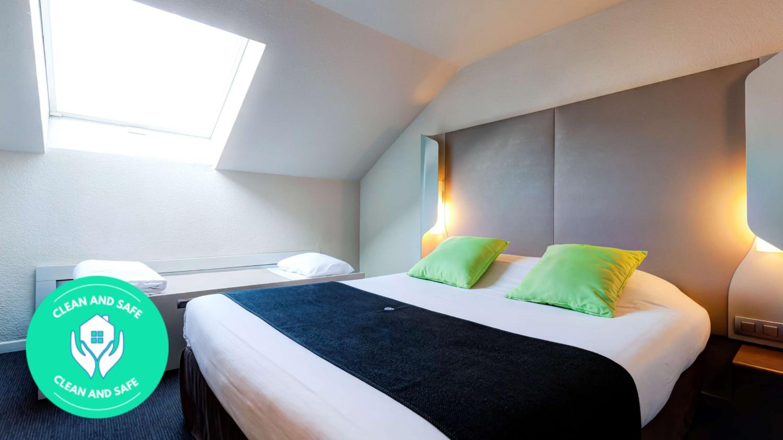 Room, Triple, 1 Double and 1 Single Bed