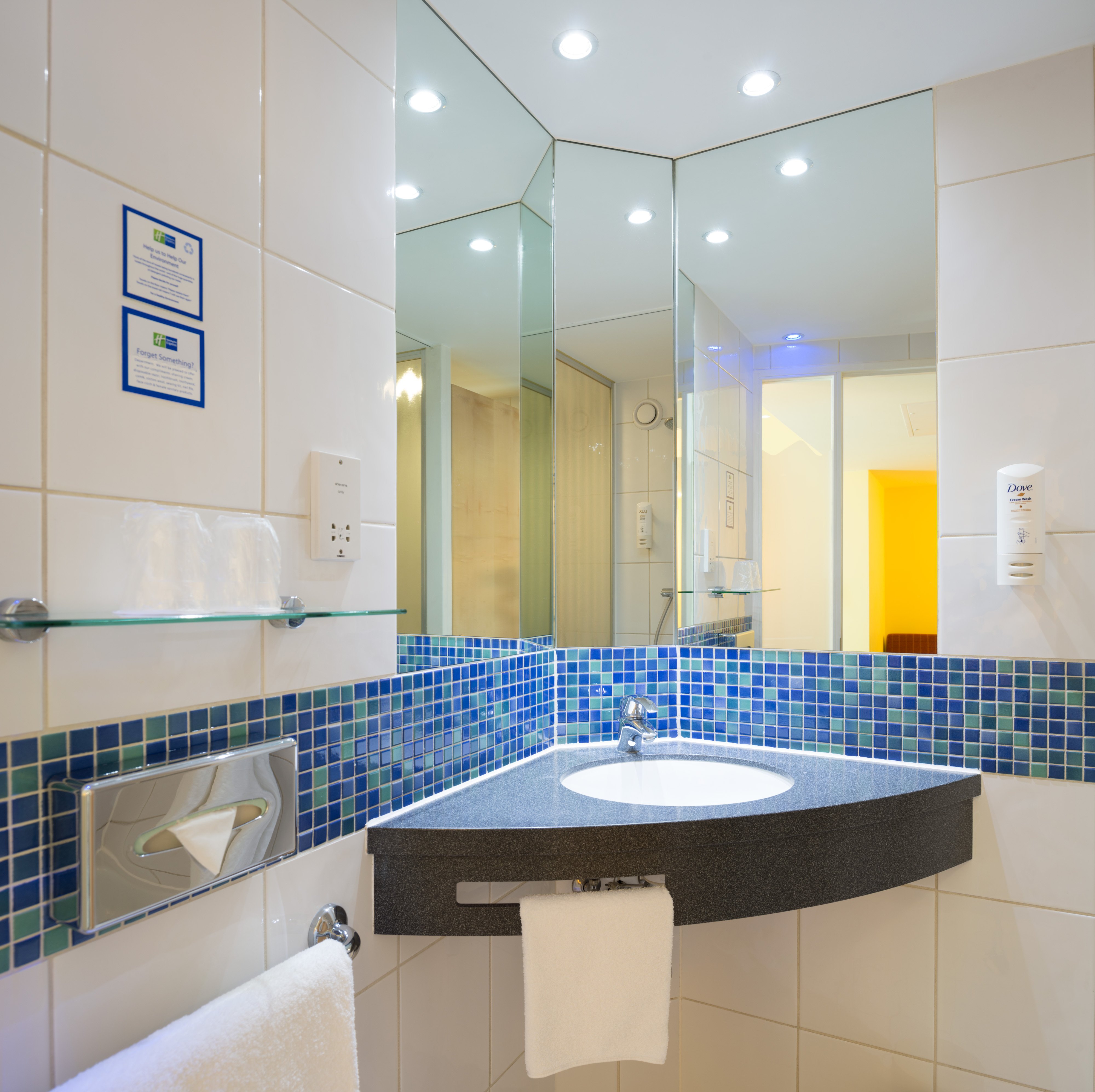 Holiday Inn Express London - Swiss Cottage 28/28