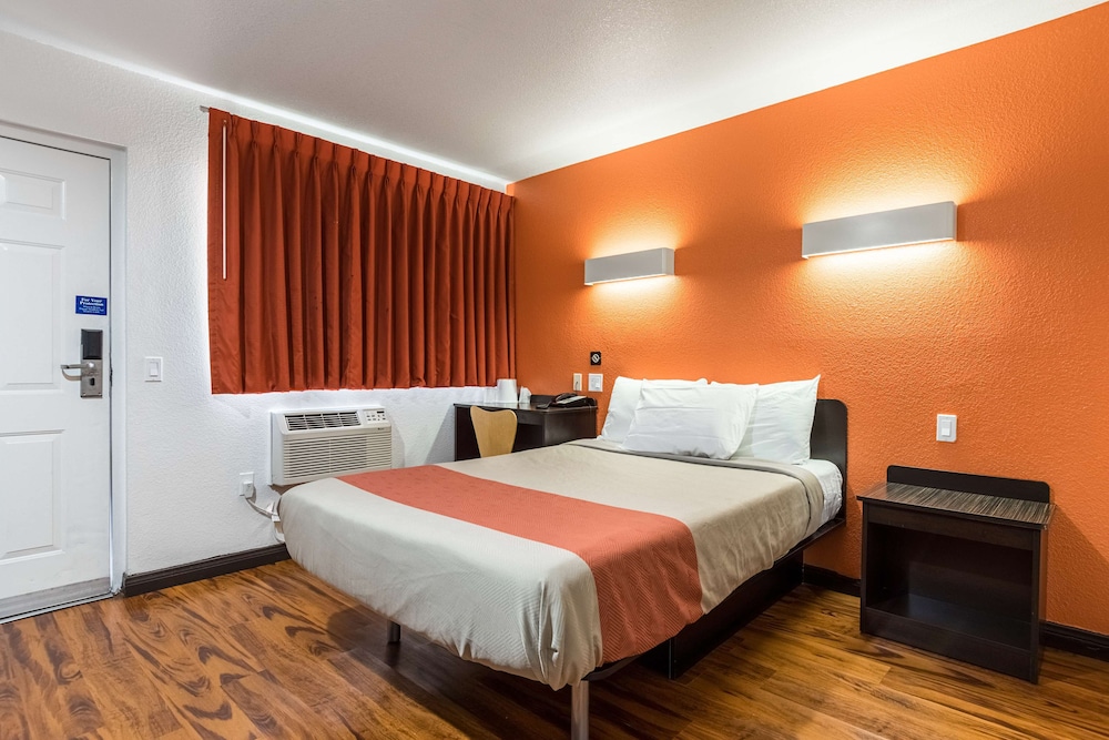 Motel6 Riverside, CA - UCR East 37/57