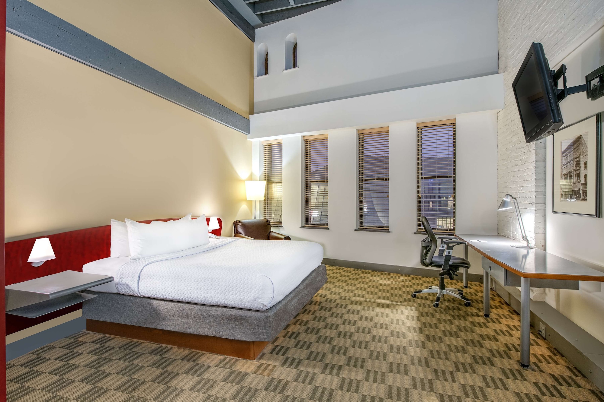 1 BEDROOM, LOFT, SUITE, KING BED