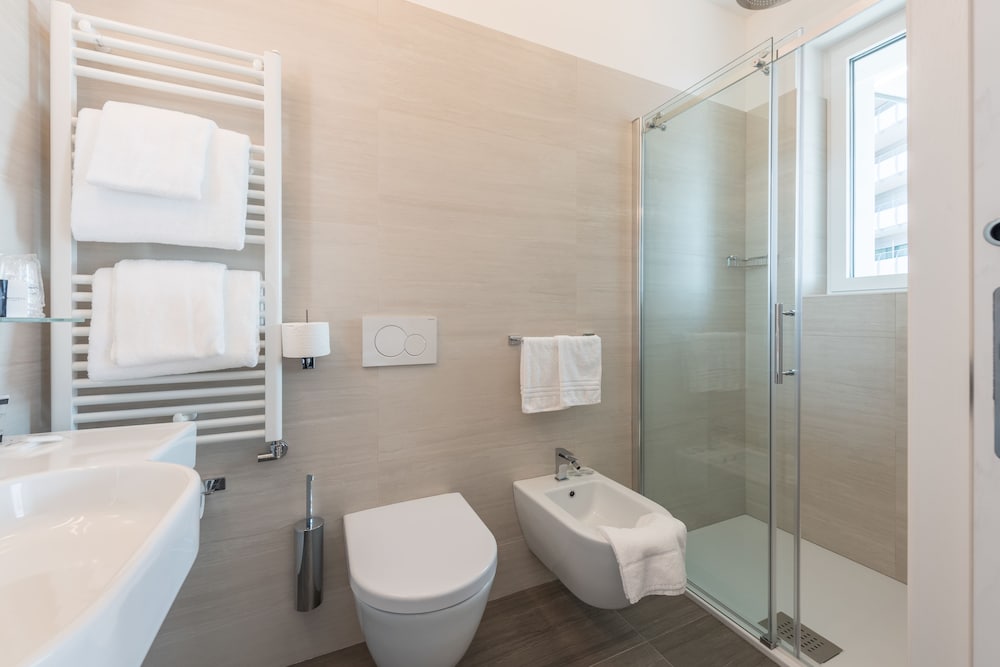 Room, Triple, Hesperia Hotel & Residence 7/10