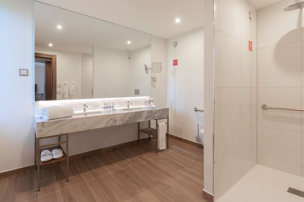 Boeira Garden Hotel Porto Gaia, Curio Collection by Hilton 21/64