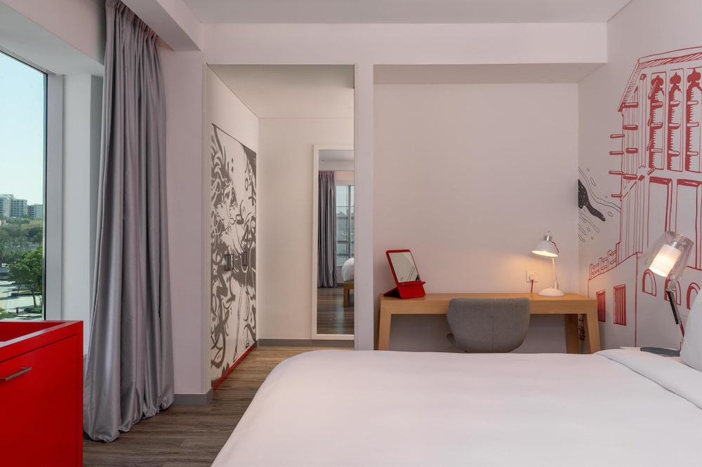 Radisson Red Dubai Silicon Oasis 11/50
