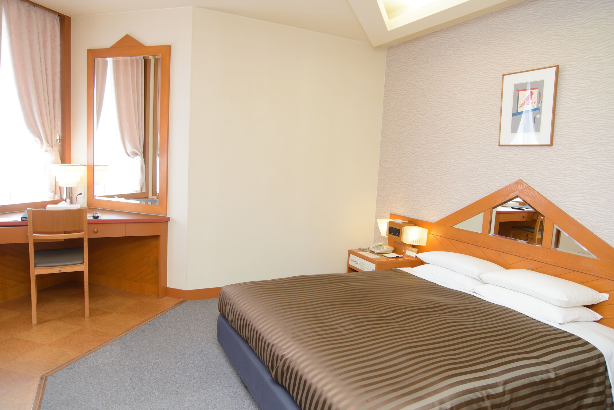 MODERATE, DOUBLE BED