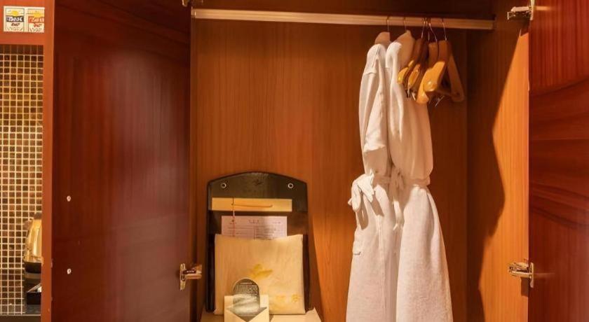 Yijian Haoting Holiday Hotel 30/46