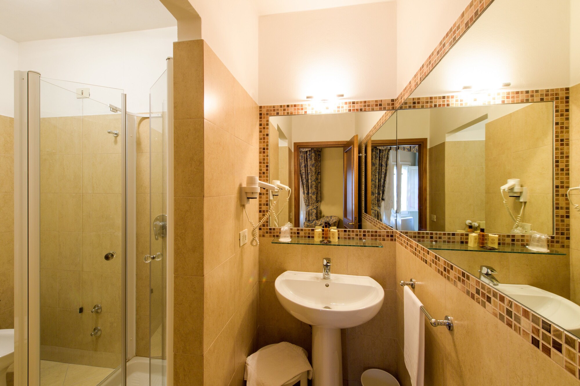 غرفة بسريرين منفصلين، Albergo Reggio 3/5