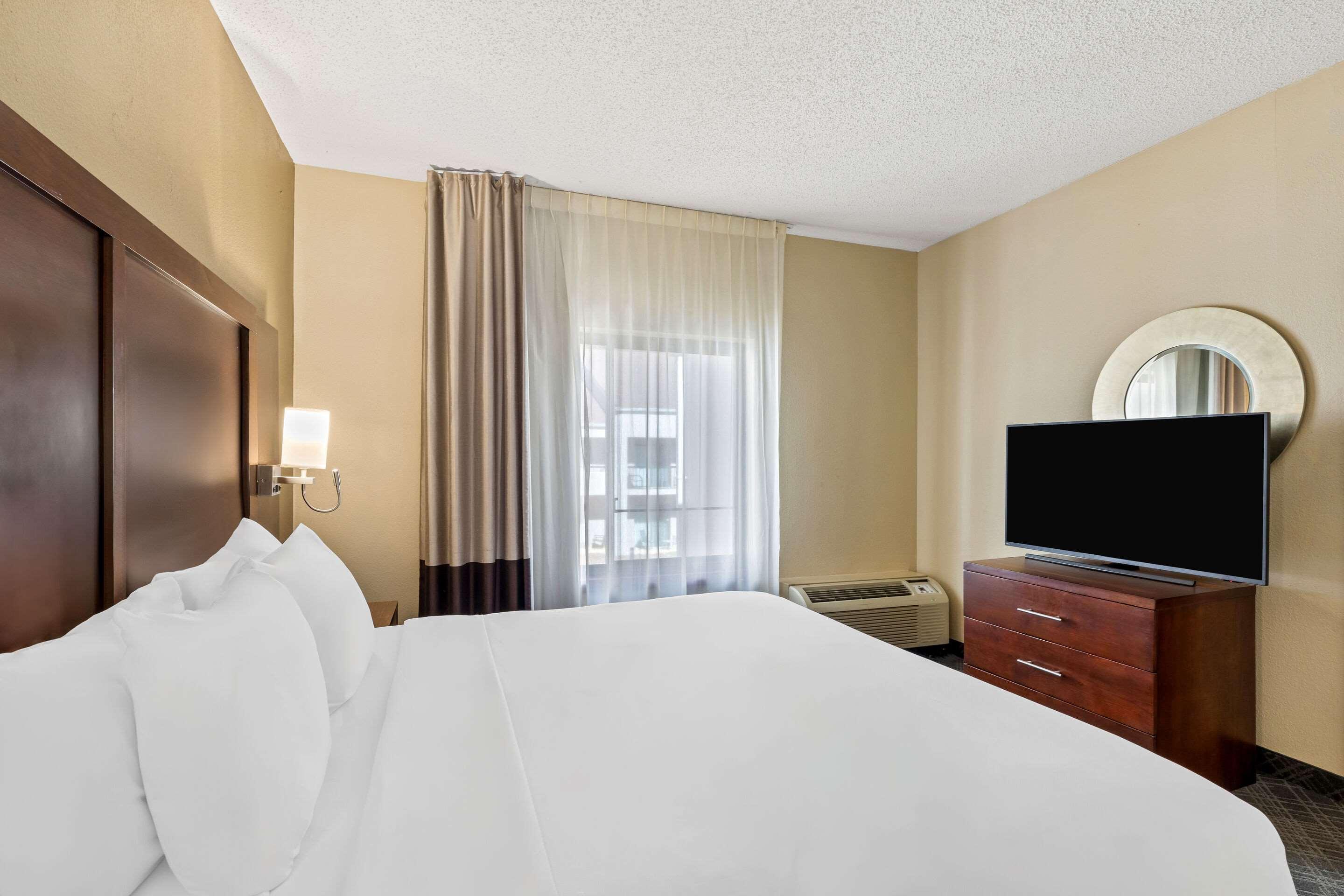 جناح بسرير كينج، Comfort Inn Roswell-Dunwoody 3/4