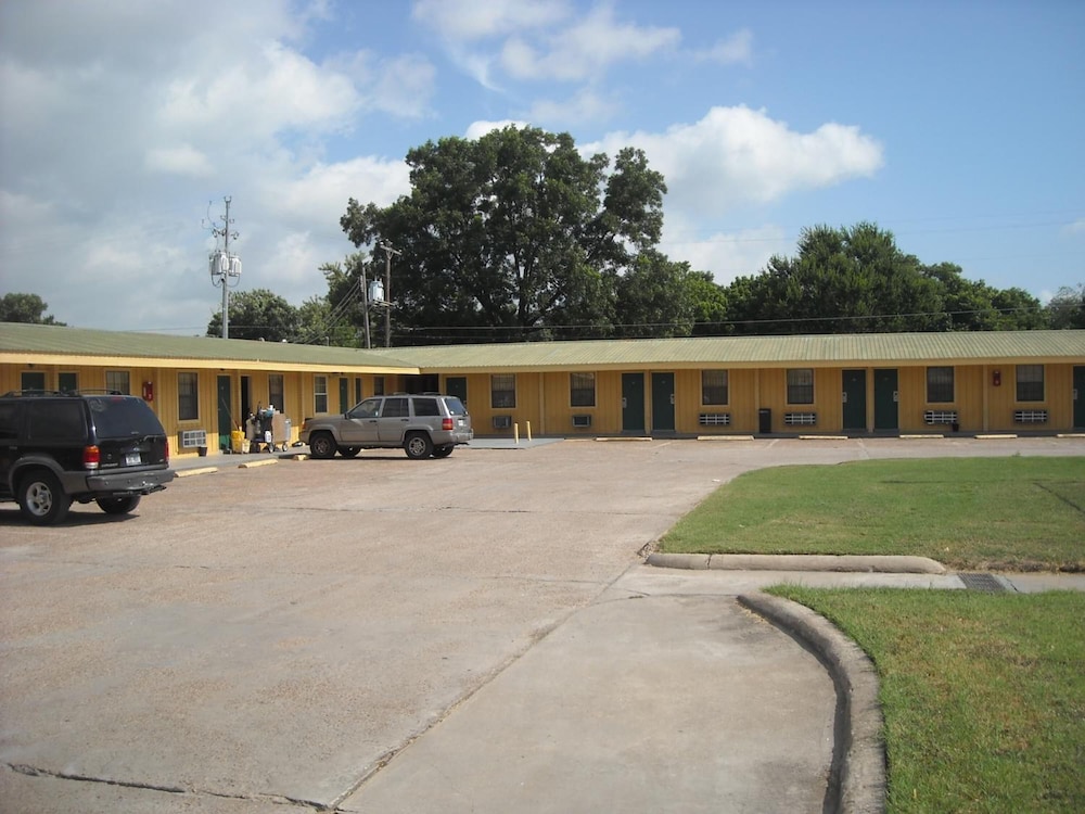 Tropicana Motel 2/28