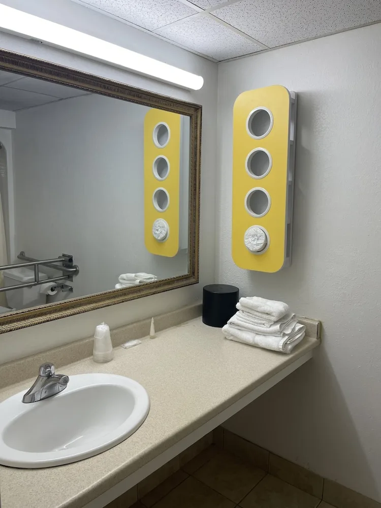 Travelodge by Wyndham Vernon CT 15/16
