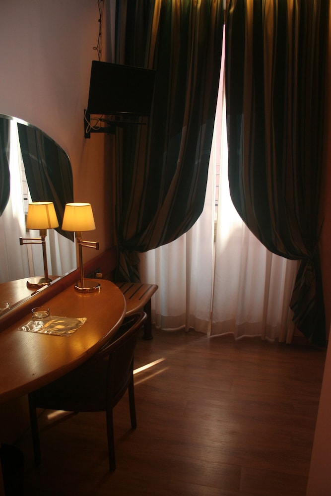 Albert Hotel 11/20