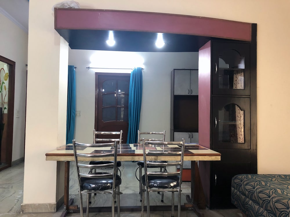 Utsav Bed & Breakfast 18/23