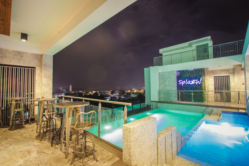 Hotel Xyz 3/49