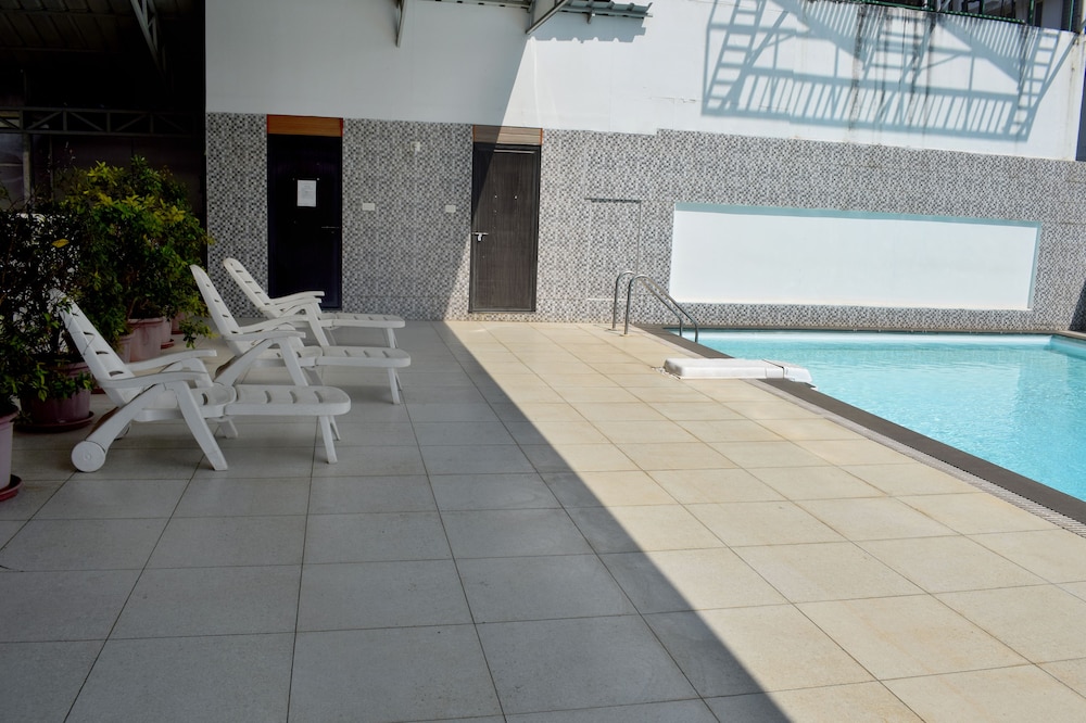 NAKSHATRA EMERALD INN GURUVAYUR 16/41