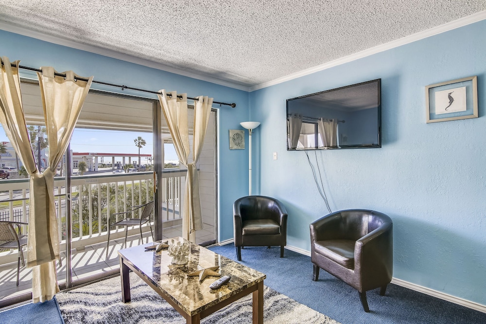 Casa Del Mar Beachfront Suites 72/82