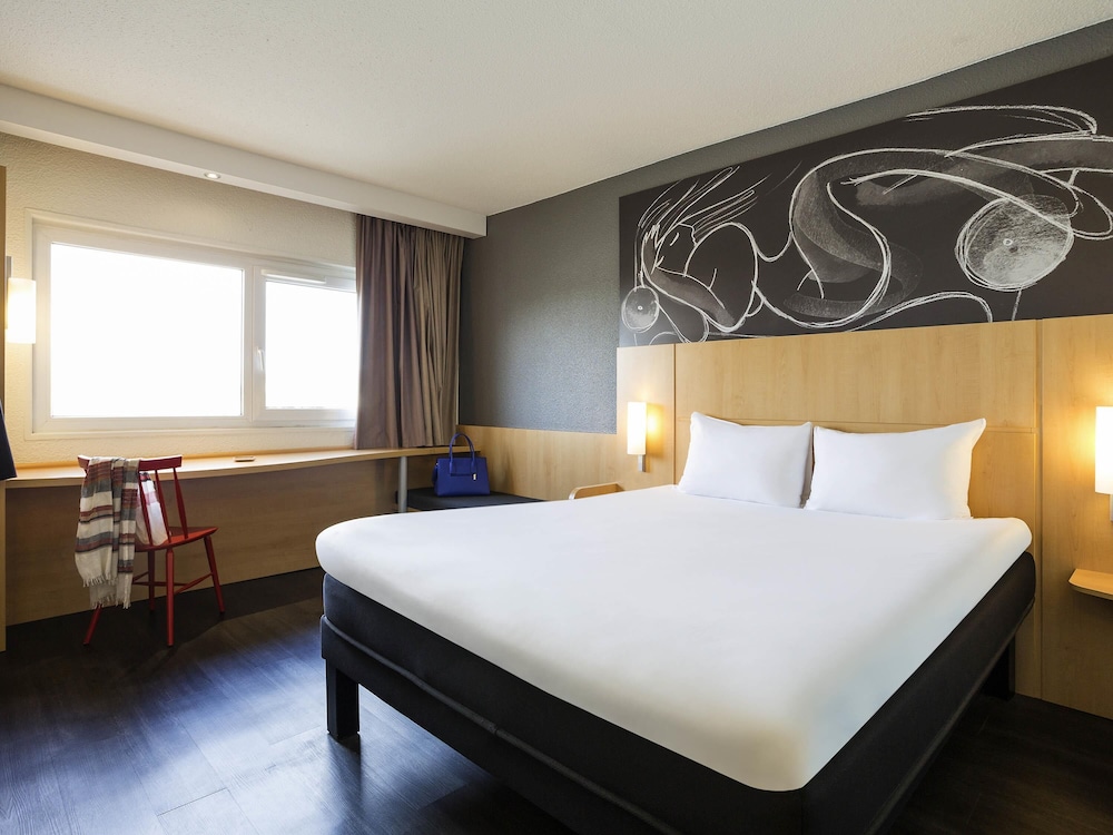 Ibis Bordeaux Lac 27/70