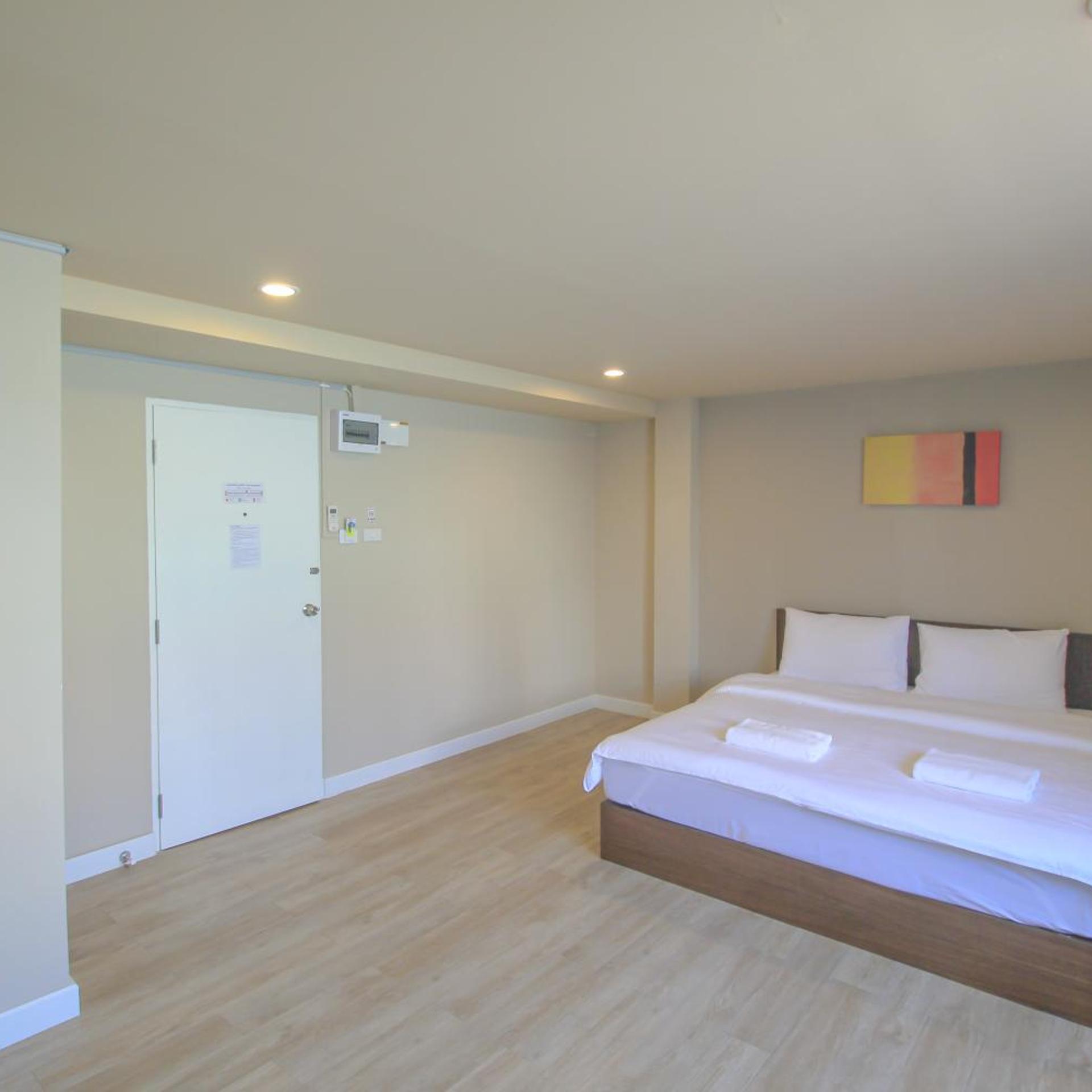 The Sea Bangsaen Hotel 24/48