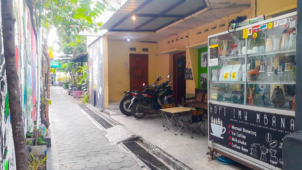 Losmen 2000 tiga malioboro 18/19