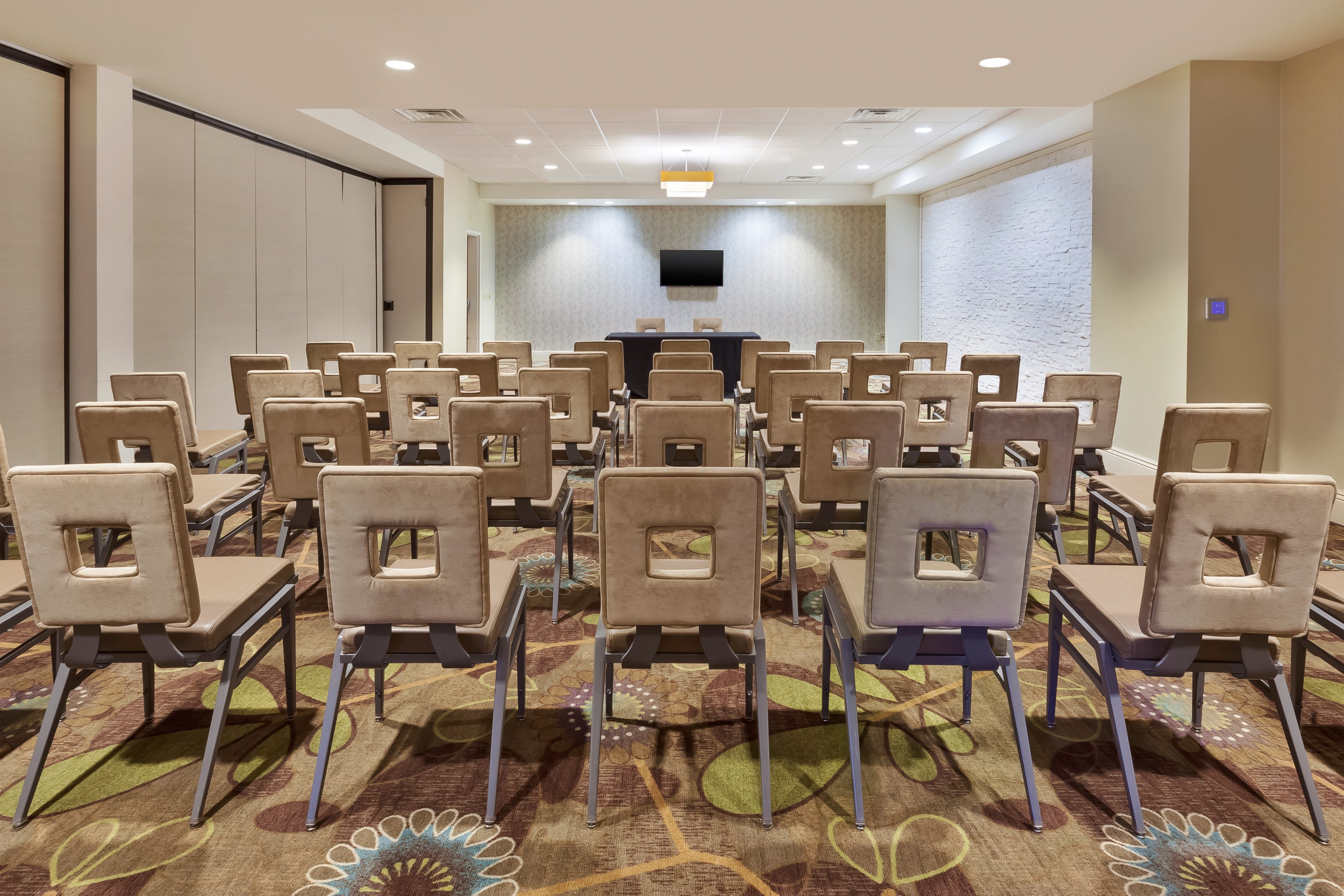 HOLIDAY INN MORGANTOWN UNIVERSITY AREA 34/41