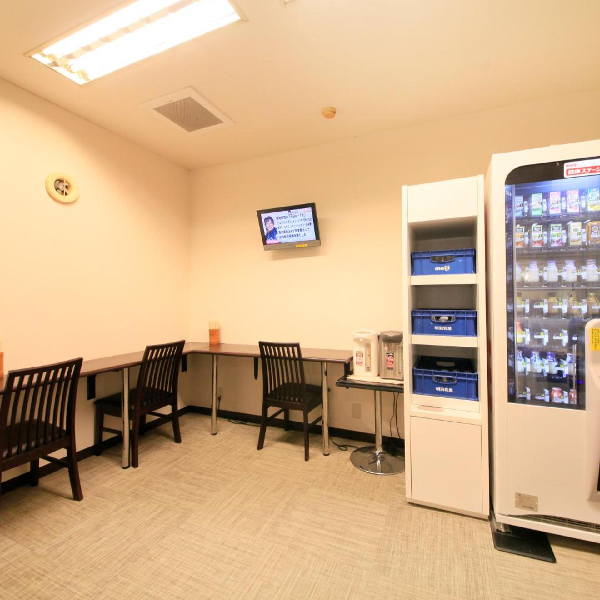 Ueno Station Hostel Oriental Ii (ex. Capsule and Sauna New Century - Caters to Men) 18/23