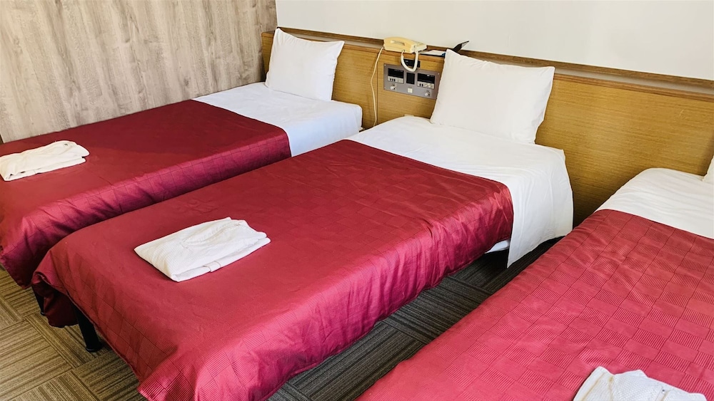 ROOM, TWIN BEDS