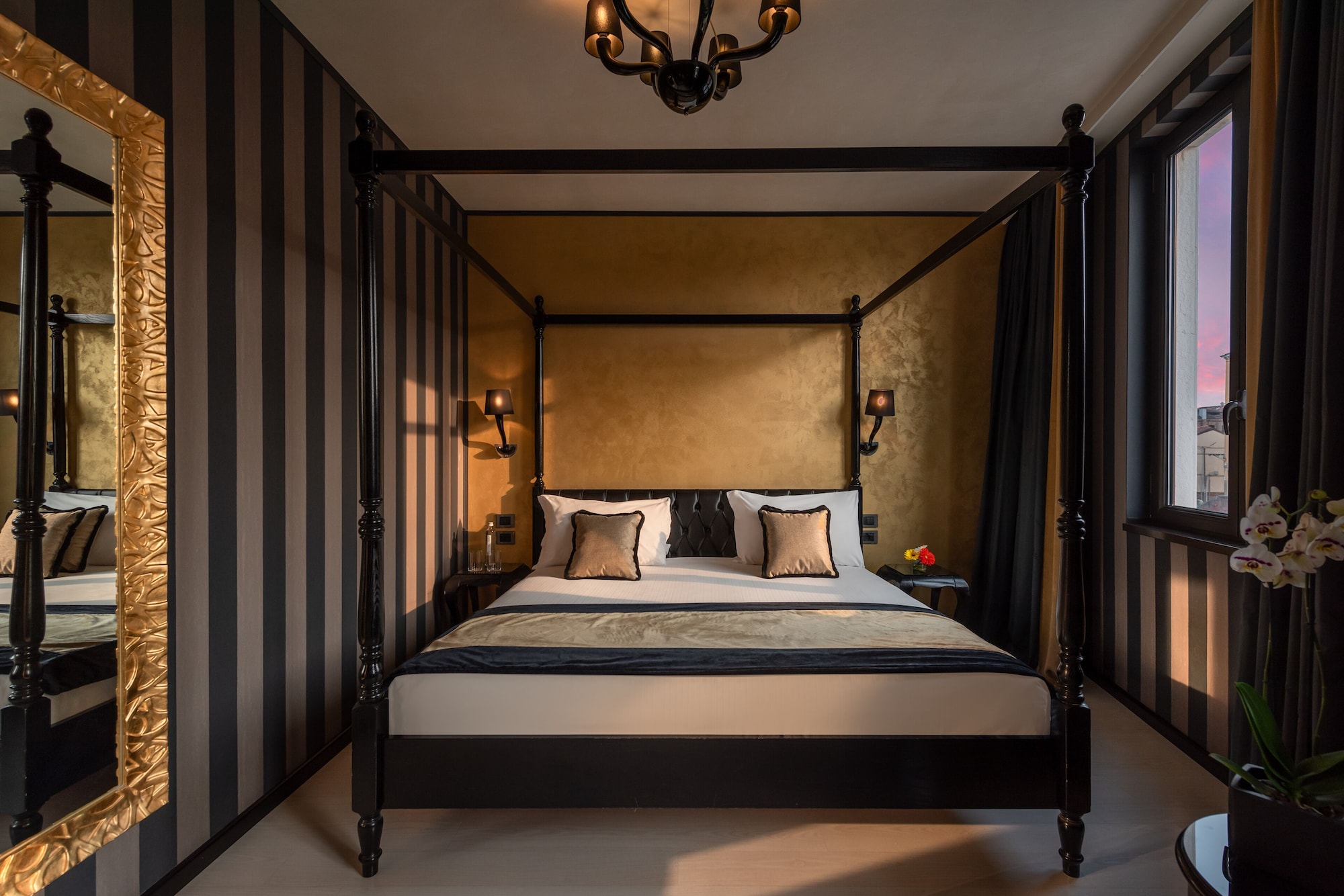 SUPERIOR, DOUBLE OR TWIN BED, CANAL VIEW