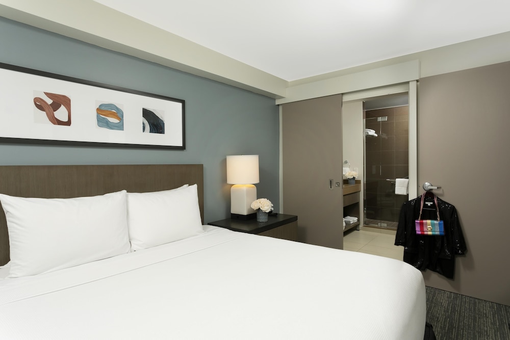 1 Bedroom, Suite, King Bed, Bay View