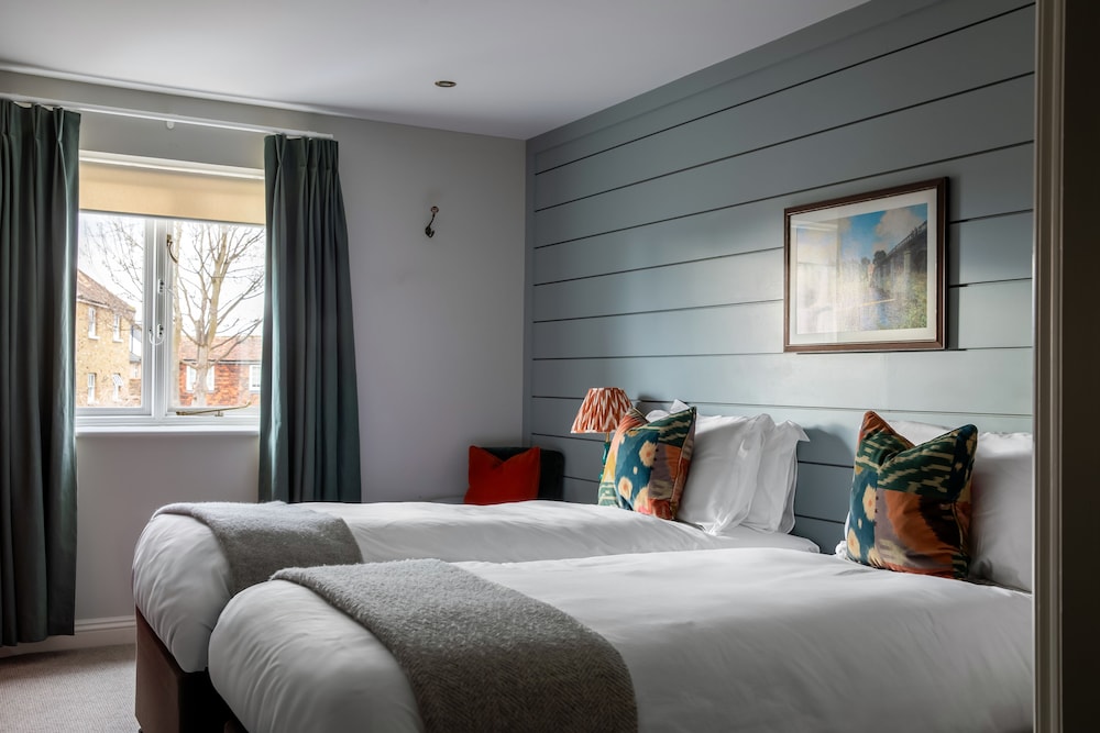Comfy, Twin Beds
