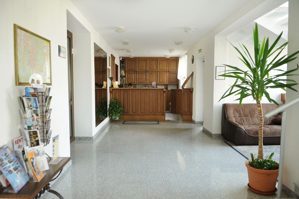 AMICUS HOTEL 8/42