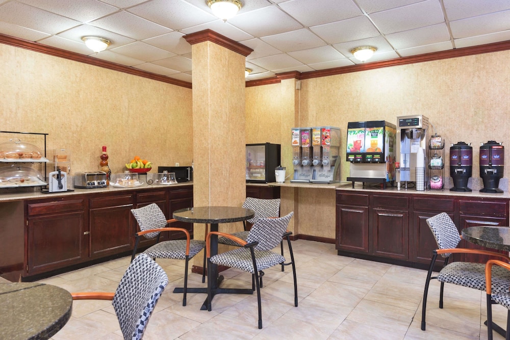 Ramada By Wyndham Pikesville Baltimore North 32/42