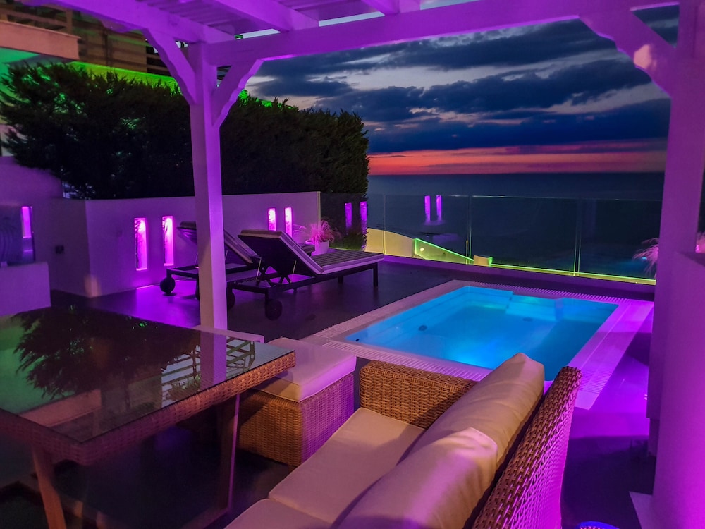 Panorama Suites And Spa 59/85